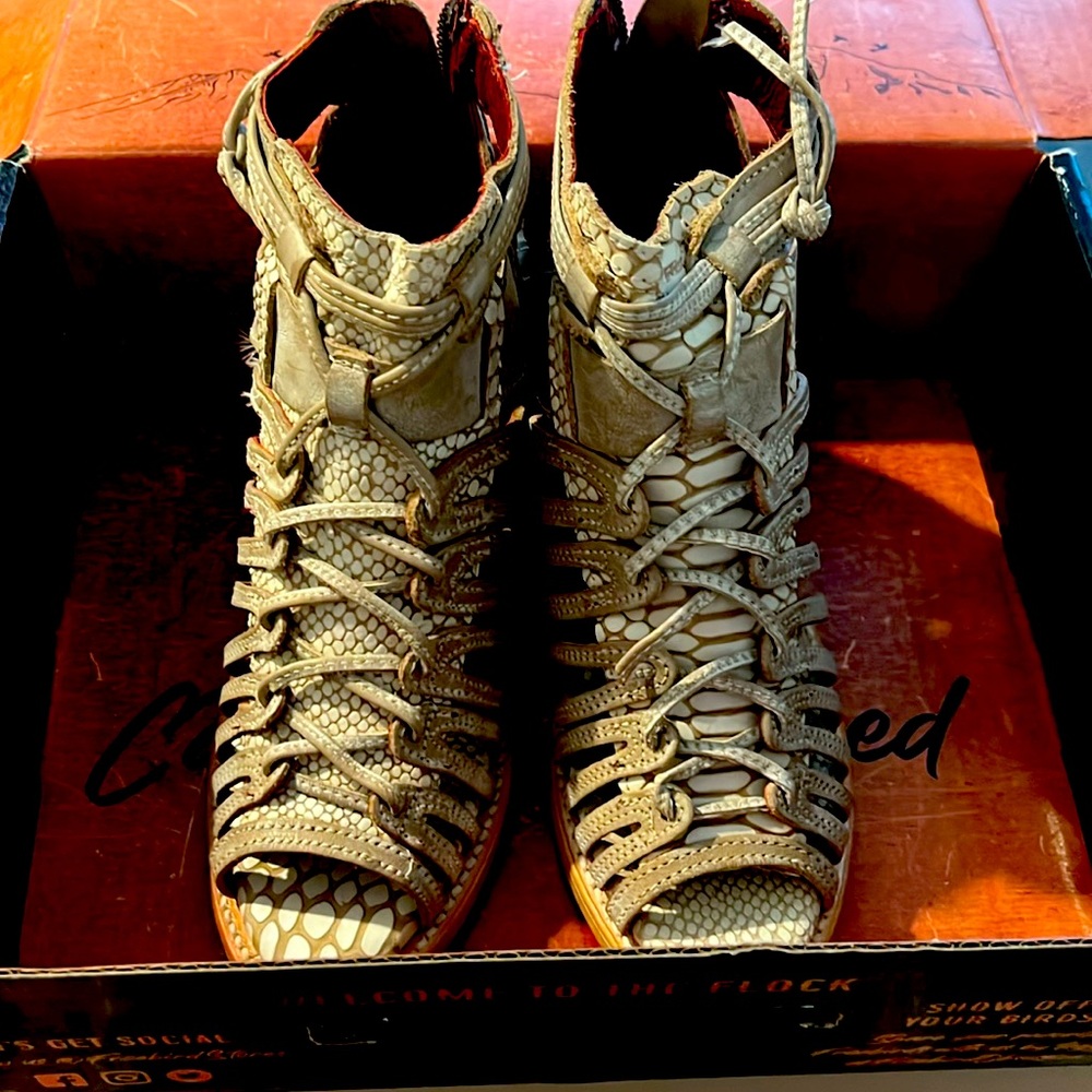 Freebird Waze Sandals - Beige Size 6